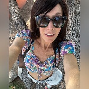 Meet your Posher, Ava